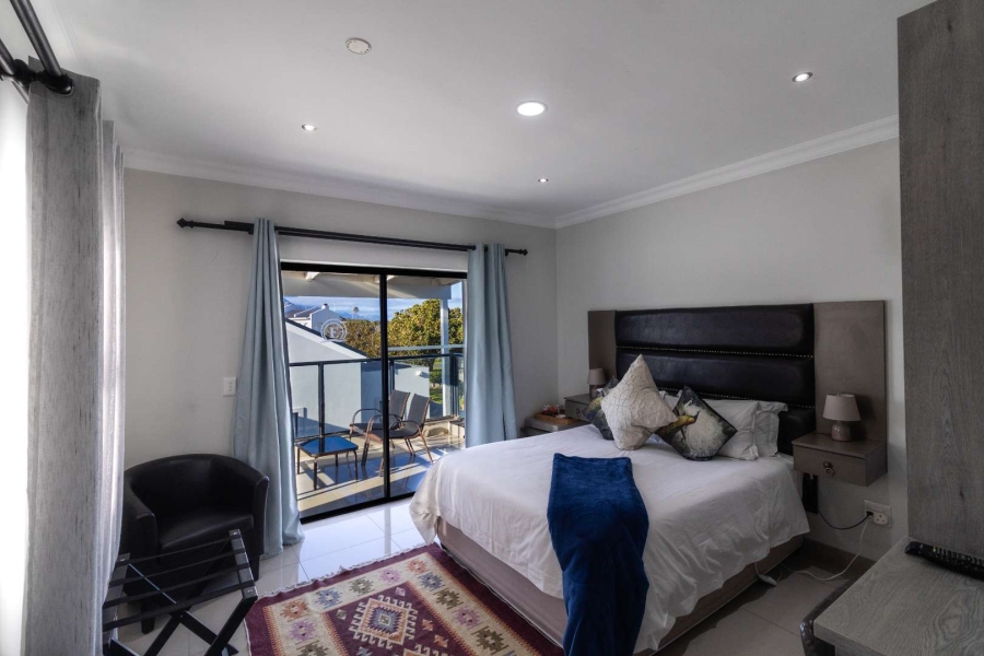 7 Bedroom Property for Sale in Sandbaai Western Cape